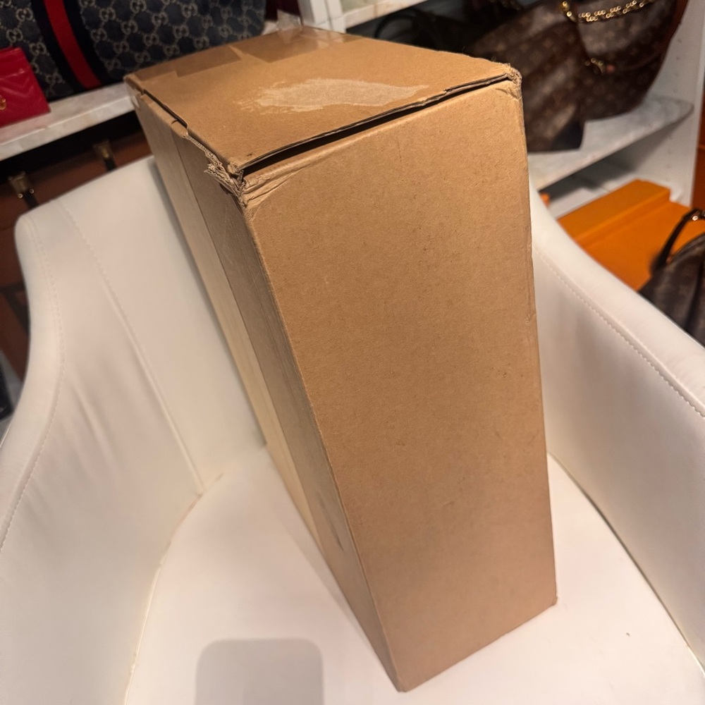 Gucci Shipping Box - Picture 4 of 5